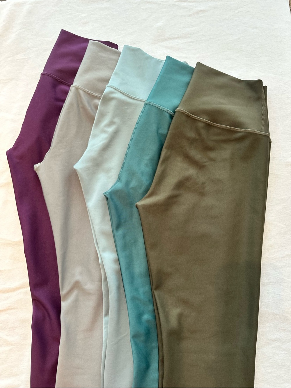 ALO Yoga High-Rise Leggings in Sage - Picture 12 of 12